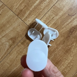Bịt lỗ cắm điện