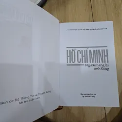 Hồ Chí Minh Người mang lại Ánh Sáng 1035237