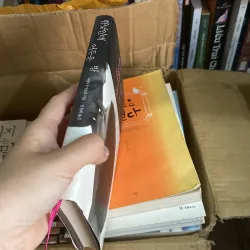 한낮인데 어두운 방" (A room dark at midday) của 759951