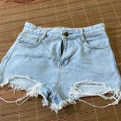 Quần short nữ rách phong cách girl phố