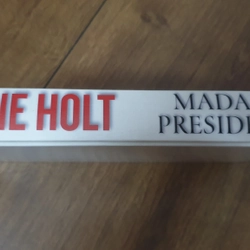 Tểu thuyết trinh thám "Madam President" 493105