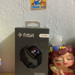 Fitbit versa 4 Like New 99% mang chưa tới 3 lần. Hàng mua bên Cana 166013