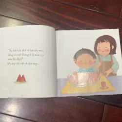 THUÝ AN : - Lỡ nuốt phải hạt dưa mất rồi  1028169