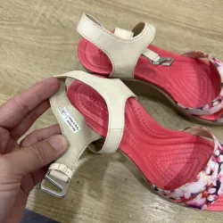Sandals xuồng crocs 2hand cao 7p size w7-37 độ mới cao hình chụp thật 989708