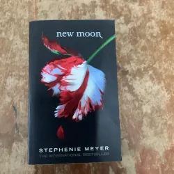 NEW MOON - STEPHENIE MEYER