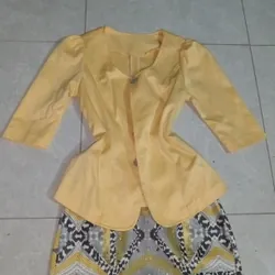 Sét áo kèm chân váy vàng 716934