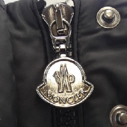 Áo khoác lông vũ MONCLER 642060