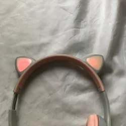 Tai nghe Tai Mèo đèn Led, không kèm cáp sạc 1032414