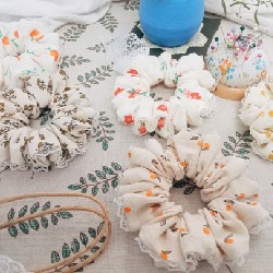 Scrunchies tái chế từ vải vụn