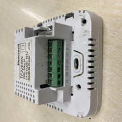 Thermostat FCU cũ ( giá còn thương lượng ) 165744