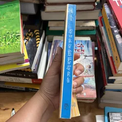 II Sách Tình Yêu: Hãy Để Anh Làm Chiếc Khăn Tay Của Em - 2012 698011