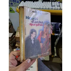 [Sách Cũ SCGR] Người đàn bà quí phái - những vụ án nổi tiếng thế giới mới 70% ố vàng Văn học nước ngoài HCM1709