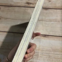 Bất Hạnh Là Một Tài Sản: Một Mình Ở Châu Âu - Phan Việt 785986