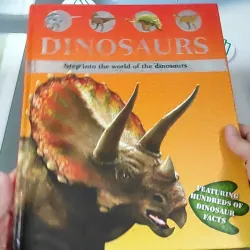 [MIỄN PHÍ BỌC SÁCH] Dinosaurs: Step into the world of the dinosaurs 990371