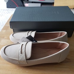 GIÀY MỌI ZUCIA HỌA TIẾT QUAI DẬP Ô VUÔNG cao 3cm màu kem size 37 new fullbox 188851