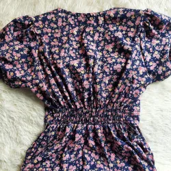 Đầm hoa nhí tay ngắn, kiểu dáng chữ A size S,M chưa qua sử dụng 934724