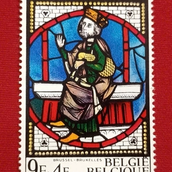 Noël 1969 – Vua hoặc Thánh cầm quyển sách, Kính màu Nhà thờ Brussels 506052