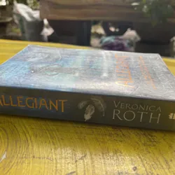 ALLECGIANT- VERONICA ROTH bìa xanh 596113