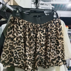 Chân váy xoè ngắn