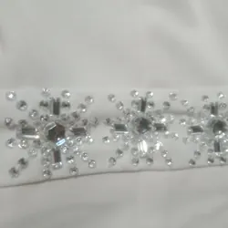 Body đính đá, chất vải mềm mịn, màu trắng , đá được đính trên đầm là đá loại 1 rất sáng   720696