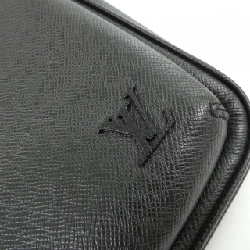 Túi đeo chéo Louis Vuitton Taiga Avenue M30863 612502