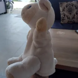 một chú thú nhồi bông hình con cừu  . Hàng 2hand 996568