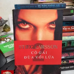 Cô Gái Đùa Với Lửa - Stieg Larsson