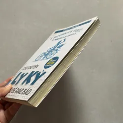 Câu chuyện ly kỳ từ cậu bé giao báo (t01) 750335