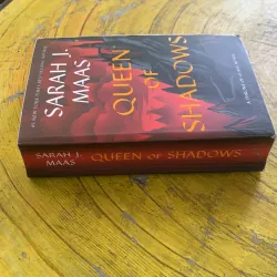 QUEEN OF SHADOWS- SARAH J. MAAS 937376