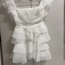 Váy công chúa trễ vai