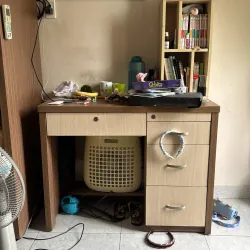 bàn học có kệ sách đính kèm