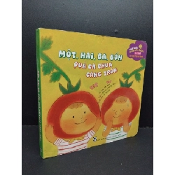 [PHIÊN CHỢ SÁCH CŨ] Một, hai, ba, bốn quả cà chua căng tròn sách cứng 2303
