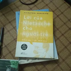 Mình Triết phương Tây của Bertrand Russell và Lời của Nietzsche dành cho người trẻ.  596873