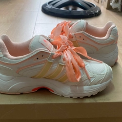 Giày adidas chính hãng size 37, còn mới 90%. 455821