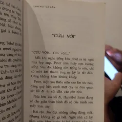 sách "Vụ bí ẩn con két cà lăm" thuộc bộ truyện trinh thám nổi tiếng "Ba chàng thám tử trẻ" 1025391