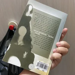 Phía sau một khách sạn - Khôi Vũ 970396