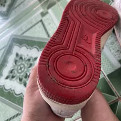 Giày Nike Air màu trắng đế đỏ, size 40 705132