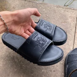 Combo 2 đôi dép da còn mới chưa dùng 605051