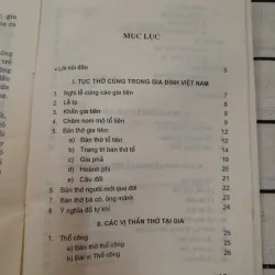 Phong tục cổ truyền Việt Nam. Quỳnh Trang tuyển chọn. Nxb Văn hóa TT năm 2002 786378