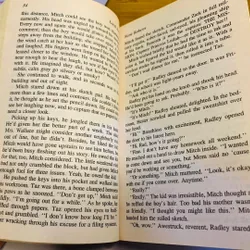 [Sách tiếng Anh 2hand] Like new 90% - 💜 Truly Madly Manhattan – Nora Roberts 598329
