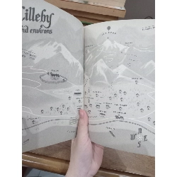 Shadow on the mountain - Margi Preus 507128