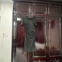 Đầm ngắn kim tuyến nhún eo cổ U rộng 