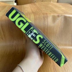 (Tiếng Anh) Uglies - by Scott Westerfeld - Lion Bookstore Sách ngoại văn cũ 469443