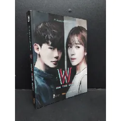 [Sách Cũ SCGR] W hai thế giới mới 70% ố ẩm 2018 HCM1008 VĂN HỌC