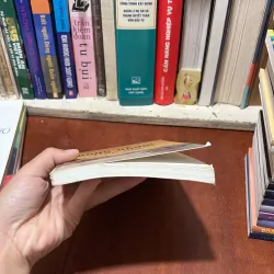 II Văn Học: Những Bóng Người Trên Đất - Nhiều Tác Giả - 2009 785605