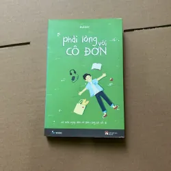 Phải lòng với cô đơn (sách ướt góc trên phía sau nhẹ)