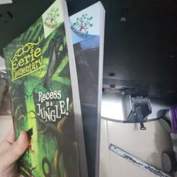 Sách combo 2 quyển Eerie Elementary mới 90% 533989