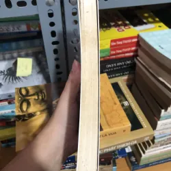 Ngoài vòng tay anh là bão tố 990579