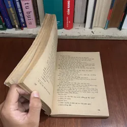 II Sách Xưa: Cuộc Phiêu Lưu Kỳ Lạ Của Carích Và Valia - Ian Lary - 1983 605987