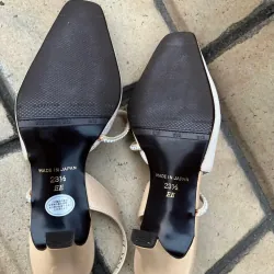 Giày cao gót màu be nhũ của LIZ 1013802